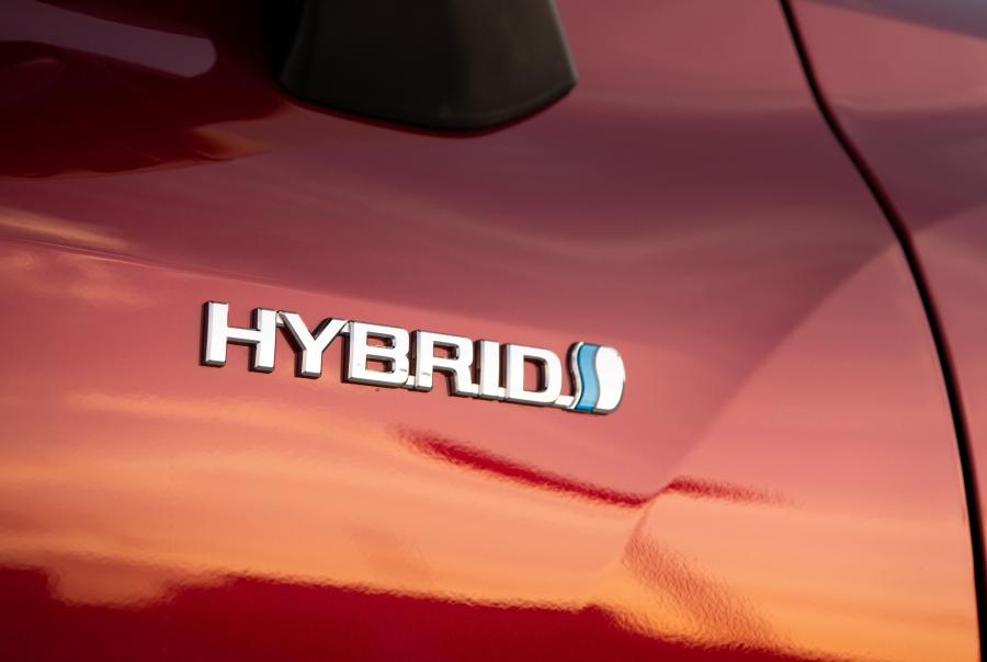 Логотип Toyota Highlander Hybrid Platinum AWD 2019 года  (фото 12 из 67)
